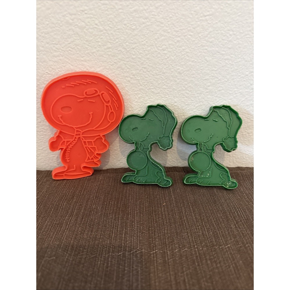 Vtg‎ United Feature Syndicate Peanuts Snoopy Christmas Cookie Cutters (3)